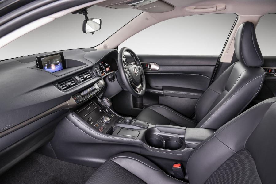 Интерьер Lexus CT200h 2018 года  (ZA) (фото 7 из 40)